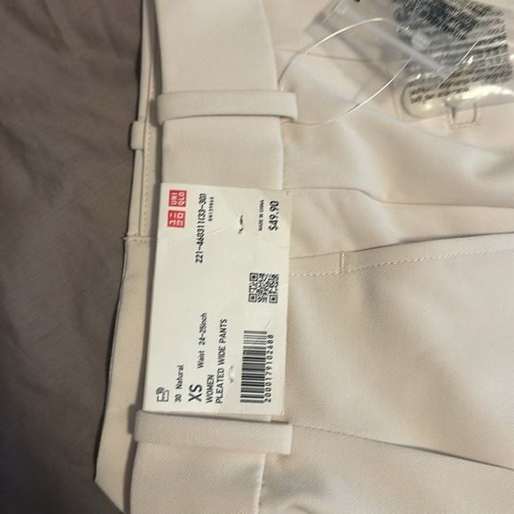 Uniqlo pleated wide leg pants. Sold out online. Never worn. Tag attached. - Picture 3 of 4